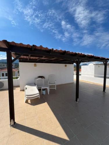 Balkoni atau teres di 2-bed penthouse in Esentepe!