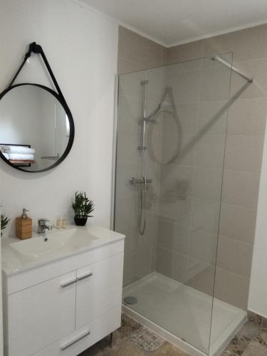 a bathroom with a shower and a sink and a mirror at Quinta Da Rocha Portimao in Mexilhoeira Grande