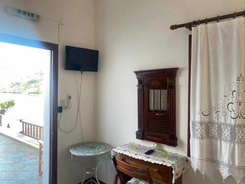 Μια τηλεόραση ή/και κέντρο ψυχαγωγίας στο Maria Studios