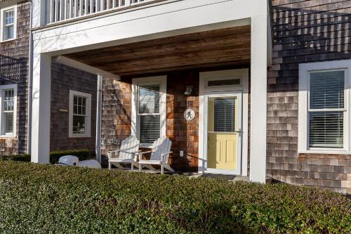 a porch with two chairs and a yellow door at Bigfoot by Seabrook Hospitality in Pacific Beach