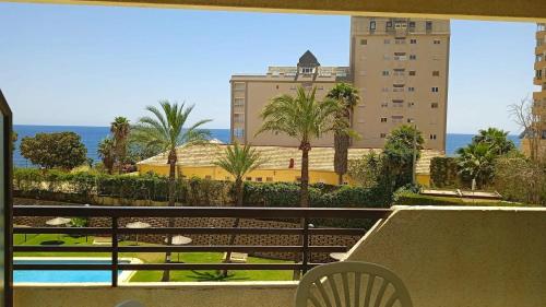Bazén v ubytovaní Spacious apartment in Calpe of 100 m² with shared pool! alebo v jeho blízkosti