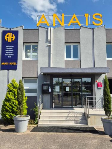 a building with anants sign on the front of it at Anaïs Hôtel Bourges Nord Saint-Doulchard in Bourges
