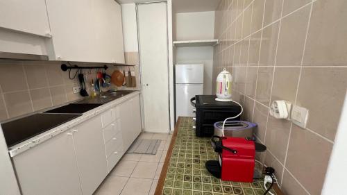 Et badeværelse på LOGEMENT ENTIER 2 PIECES PARKING 5'métro