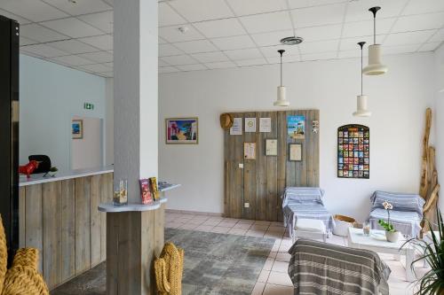 Χώρος καθιστικού στο Hôtel Les Mimosas
