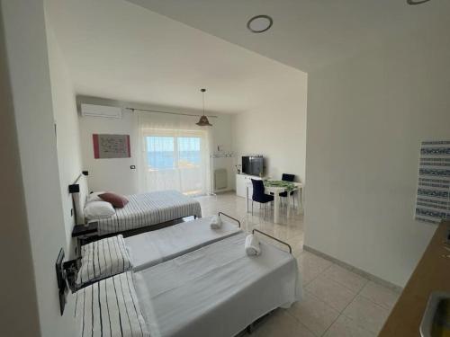 Gallery image of "Du' I Mazzi" Stanza Etna in Giardini Naxos