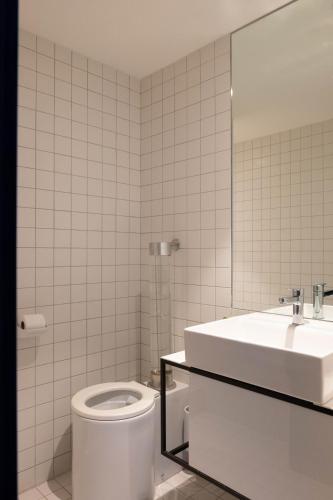 Photo de la galerie de l'établissement Heart of Marseille, LOFT atypical & spacious , Perfect for couple and couple with 1 small kid, Perfect for 2 friends, à Marseille