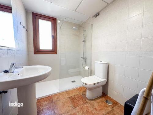 Ένα μπάνιο στο La La Jara 3 Dormitorios FRE01
