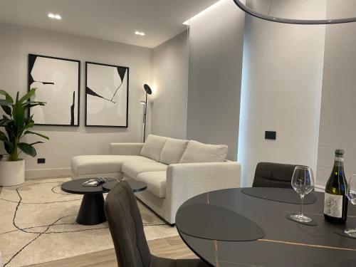 Garibaldi Suite 2 Renovated 1BR with Parking, Old Town Olbia photo 3
