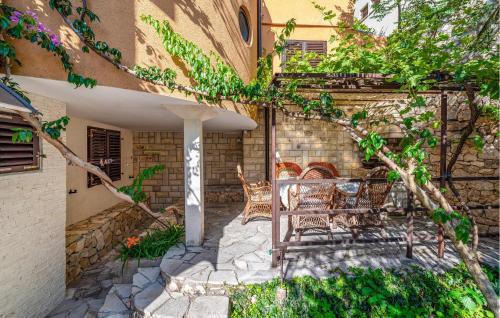 Lovely Apartment In Rovanjska