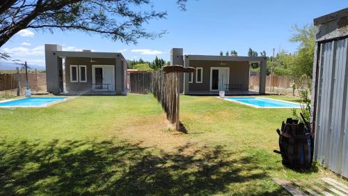 Πισίνα στο ή κοντά στο Cabañas Las Flores - Zonda Villa Tatú