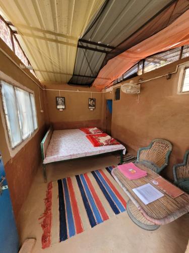 מיטה או מיטות בחדר ב-11 Gaon Mudhouse Homestay