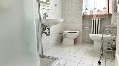 Koupelna v ubytování M404 - Marcelli, trilocale con giardino a due passi dal mare