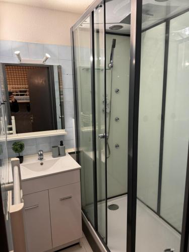 Photo de la galerie de l'établissement Studio cabine 50m port et plage, à Valras-Plage