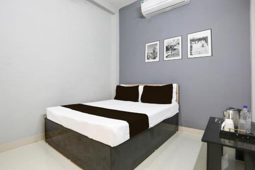 Postel nebo postele na pokoji v ubytování OYO Hotel Classic