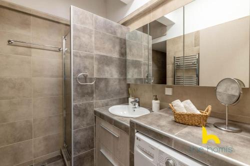 Kalypso Athens Gem - Elegance in Vibrant Pagrati