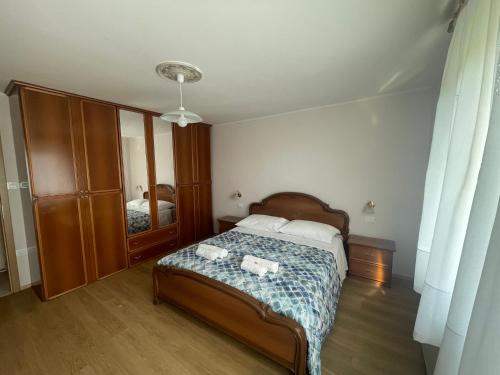 Ένα ή περισσότερα κρεβάτια σε δωμάτιο στο Apartma pri Cesarjevih