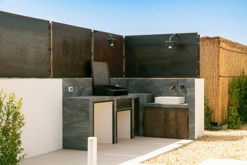 Kuchyň nebo kuchyňský kout v ubytování Scacciapensieri Sea House