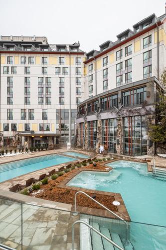 Piscina en o cerca de Fairmont Tremblant