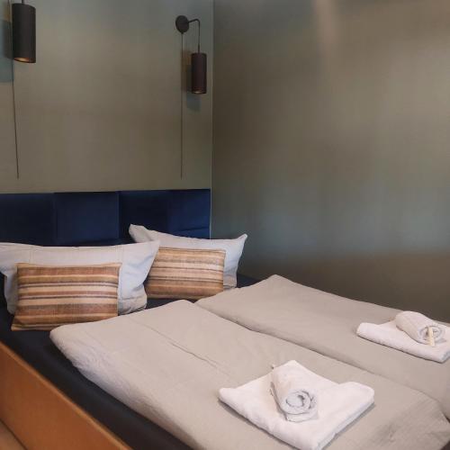 two beds in a room with towels on them at Auszeit auf Insel Usedom in Garz