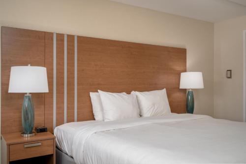 a bedroom with a large bed with two lamps at Nevada Flats Hotel in Colorado Springs