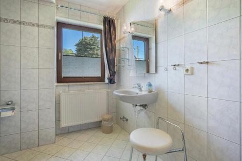 a bathroom with a sink and a toilet at Pension Bergblick in Marienberg