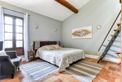 Maison Dix Chambres d'hôtes et Espace SPA Bien êtreにあるベッド