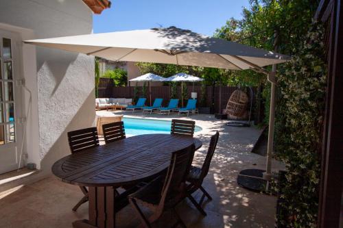 Πισίνα στο ή κοντά στο Stunning Juan Les Pins 4 bed Villa with Pool