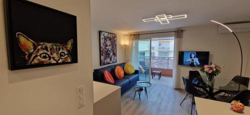 Juan 4 prs, clim, 300m plage, piscine, parking