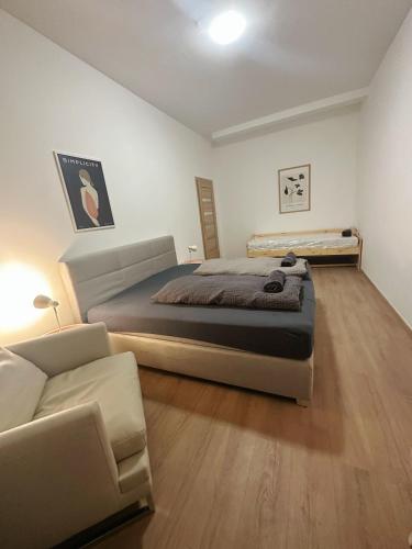 En eller flere senger på et rom på 2Schlafenzimmer 5Betten Montuerwhonung
