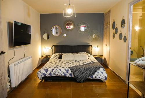 Llit o llits en una habitació de L'Amagatall de Talarn, casa per a compartir