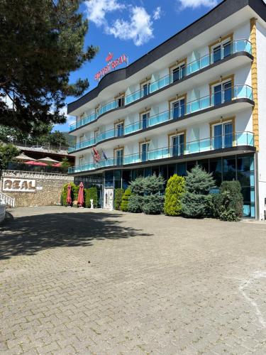 Galeriebild der Unterkunft Hotel Bar Restaurant Real in Bajram Curr