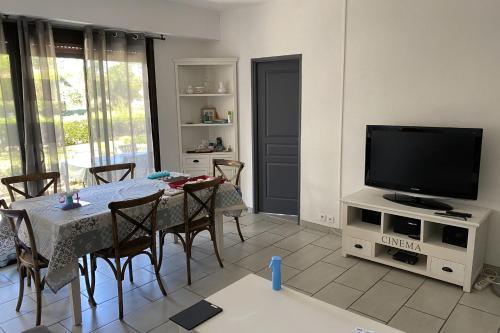 Photo de la galerie de l'établissement Apartment with garden by the sea, à Arcachon