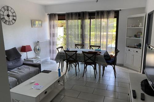 Photo de la galerie de l'établissement Apartment with garden by the sea, à Arcachon