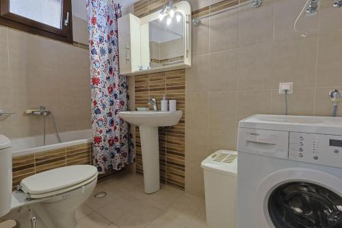 Bilik mandi di Zeusplace Leptokarya Seaside Apartment