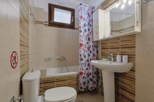 Koupelna v ubytování Zeusplace Leptokarya Seaside Apartment