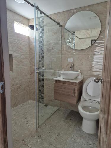 Ένα μπάνιο στο GRANDE y ESCLUSIVO APARTAMENTO