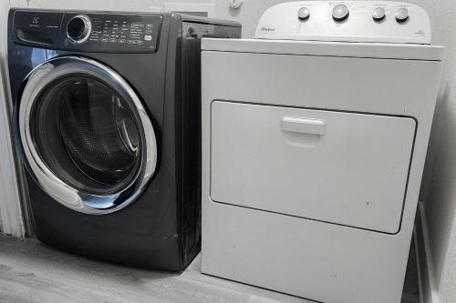 a washing machine sitting next to a washer at Cozy Home Near Downtown Austin And Airport in Austin