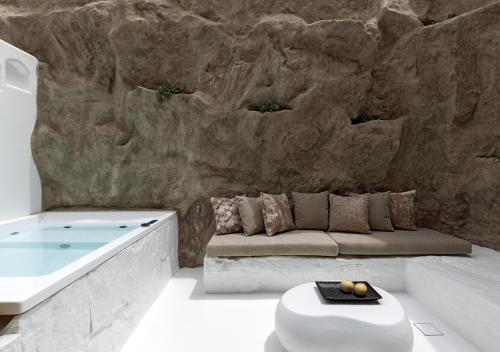 Gallery image of WhiteArt Suites in Agrari
