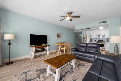 Coast is Clear at Laketown Wharf #1225 by Nautical Properties photo 12