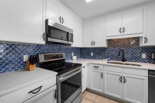 Coast is Clear at Laketown Wharf #1225 by Nautical Properties photo 14