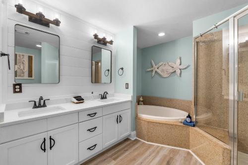 Coast is Clear at Laketown Wharf #1225 by Nautical Properties photo 4