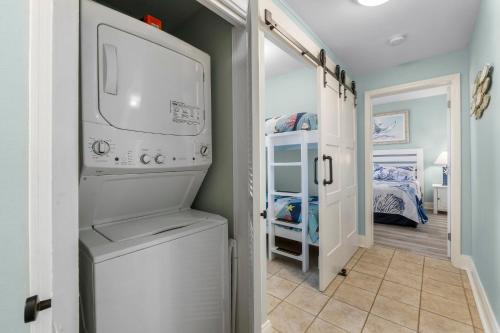 Coast is Clear at Laketown Wharf #1225 by Nautical Properties photo 22