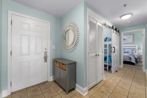 Coast is Clear at Laketown Wharf #1225 by Nautical Properties photo 25