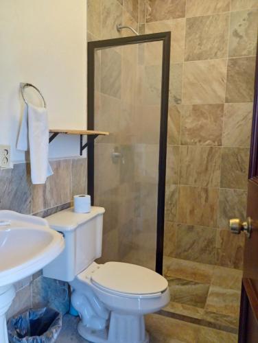 Un baño de Hostal las Quintas
