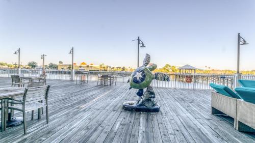 Coast is Clear at Laketown Wharf #1225 by Nautical Properties photo 31