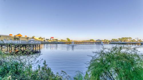 Coast is Clear at Laketown Wharf #1225 by Nautical Properties photo 39