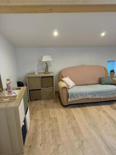 a living room with a couch and a table at Le pat' toit in Aurec-sur-Loire