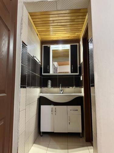 Bathroom sa Haros Apart Hotel