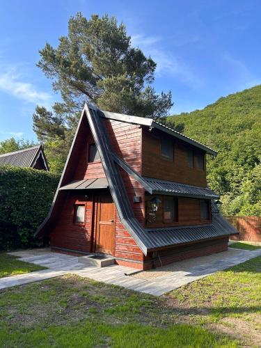 Chata nad Popradem, Rytro