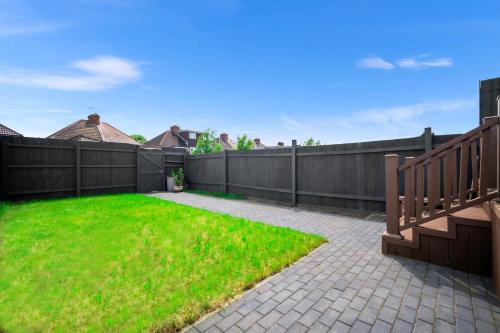 Gambar di galeri bagi 5 bedroom house Solihull 10 mins drive from BHX & NEC Private off road parking di Birmingham